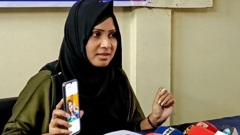 প্রতিমন্ত্রীর সঙ্গে ভাইরাল সেই ছবি নিয়ে যা বললেন মারিয়া এলিন