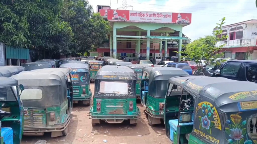গ্যাস সংকটে এক জেলার সব ফিলিং স্টেশন বন্ধ